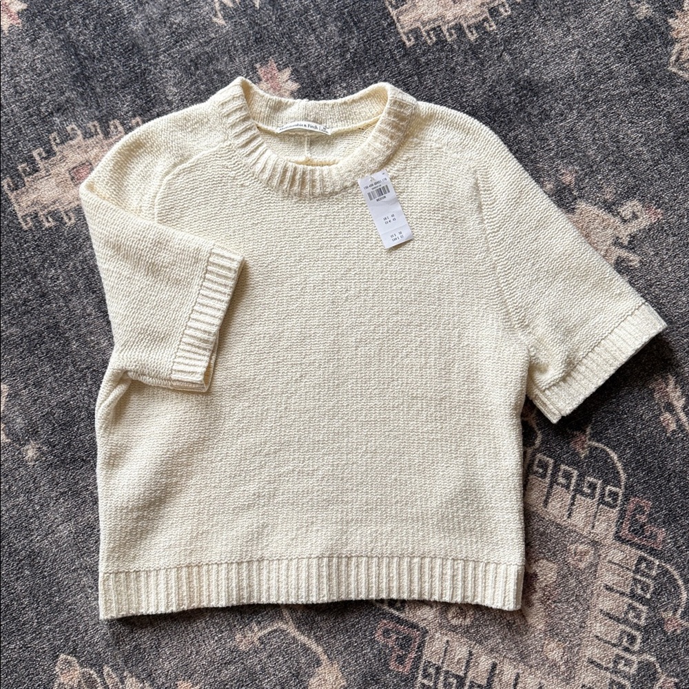 Abercrombie Short Drop Sleeve Cream Sweater. Size M.